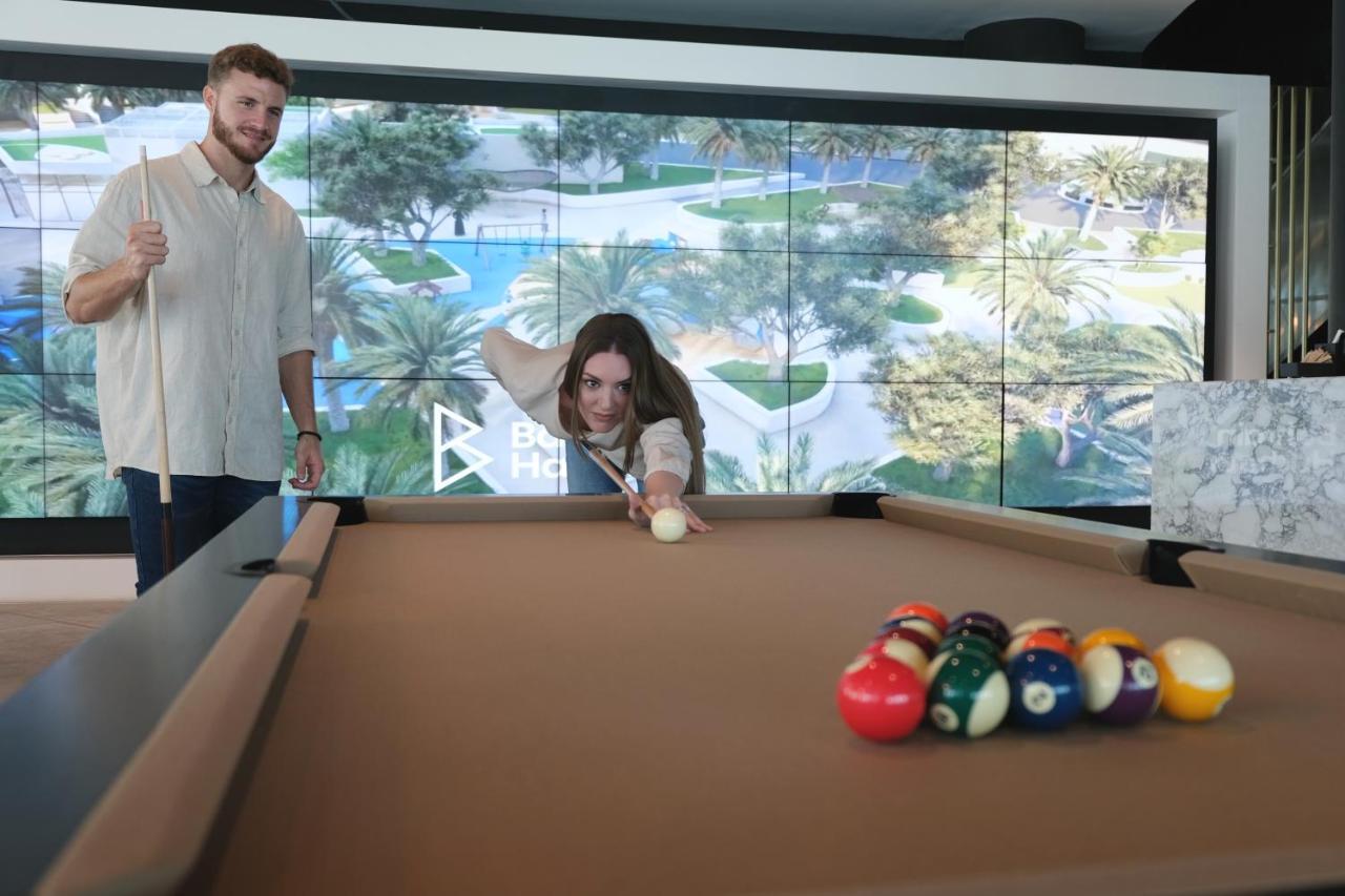 Charthouse Bahrain Hotel Manama Exterior photo A pool table